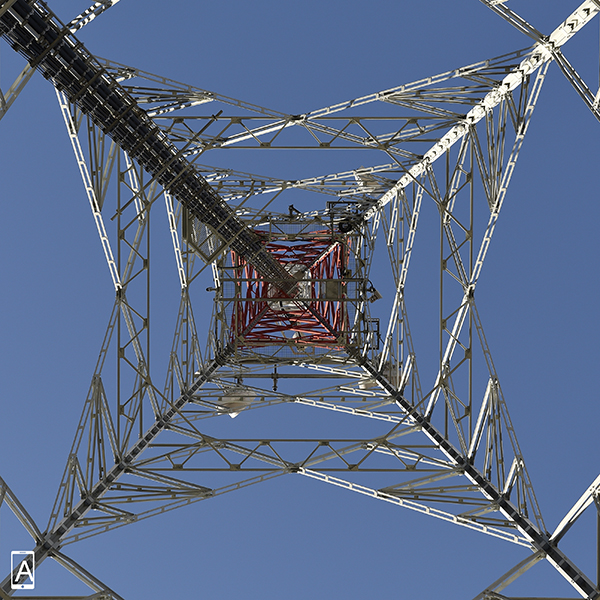 La demolizione di una delle due antenne del Monte Ceneri